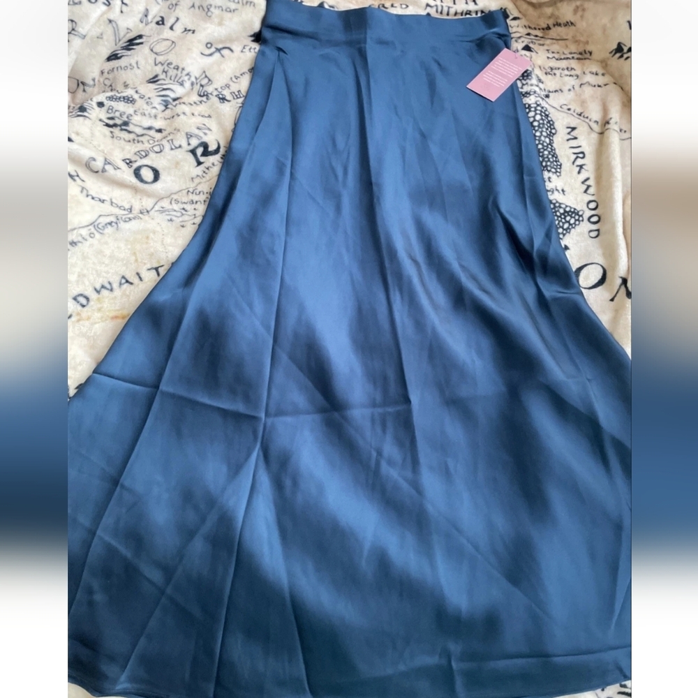 NWT Ivy City Size Medium Tiff Skirt In Navy Satin Maxi Length